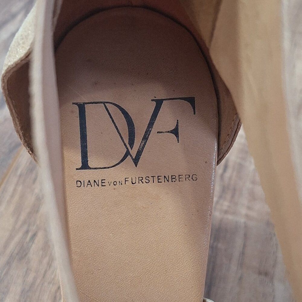 Diane Von Furstenberg Gold Metallic Leather Wedge Heel Sandals 8.5M With Back Zi - Picture 10 of 12